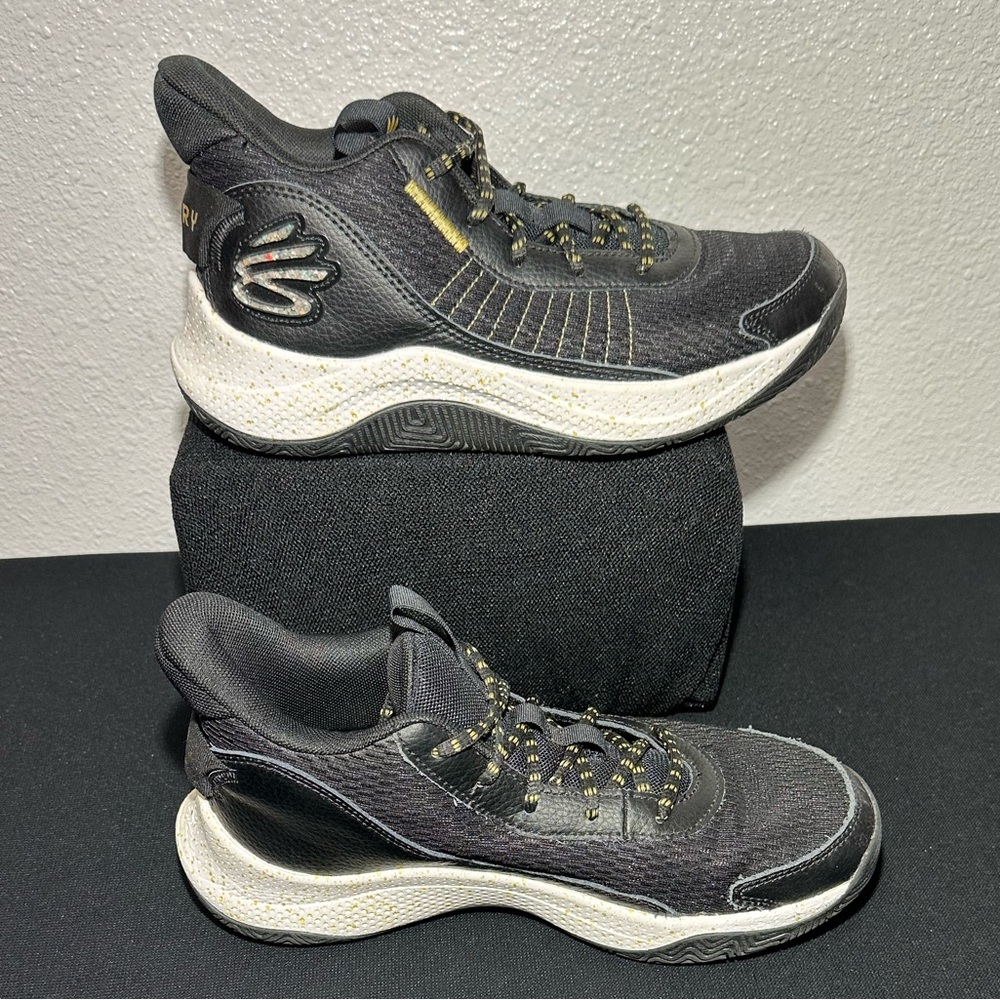 Under Armour Curry 3Z7 basketball shoes‎